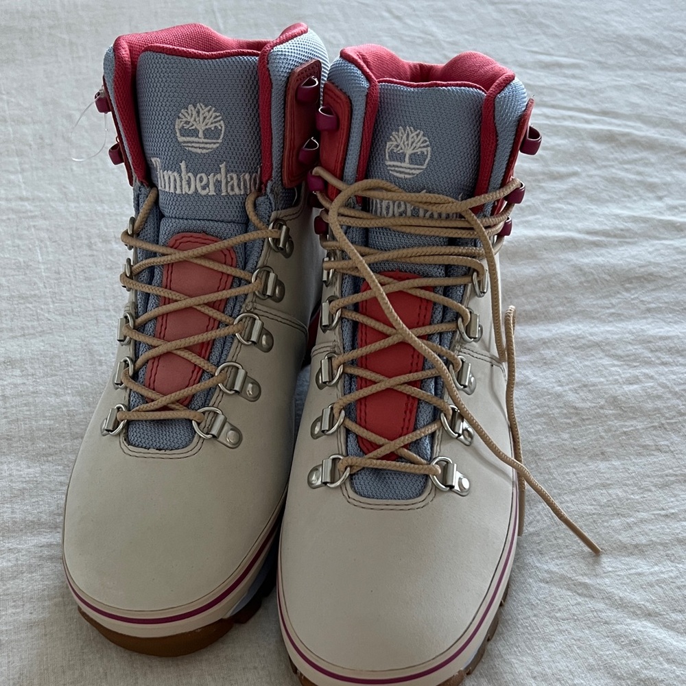 Brand NEW !!! Timberland women’s hiking  Boots - Cream and coral/ pinkish